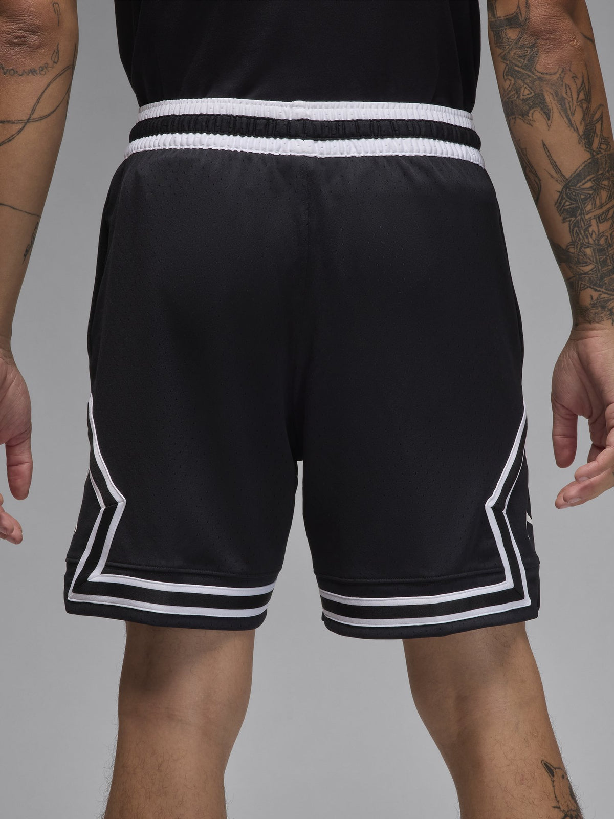 Jordan Sport Men's Dri-FIT 7" Mesh Diamond Shorts