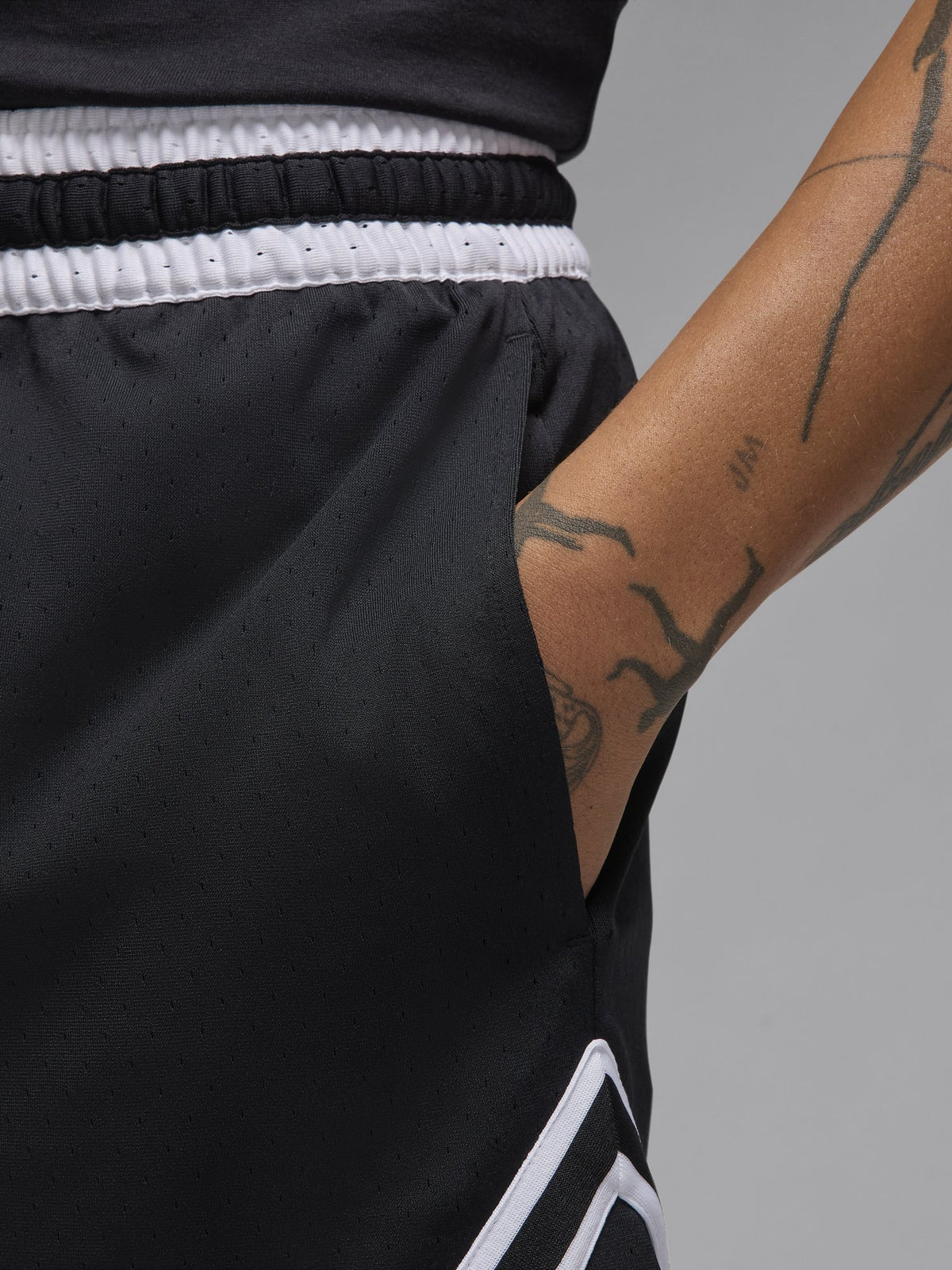 Jordan Sport Men's Dri-FIT 7" Mesh Diamond Shorts
