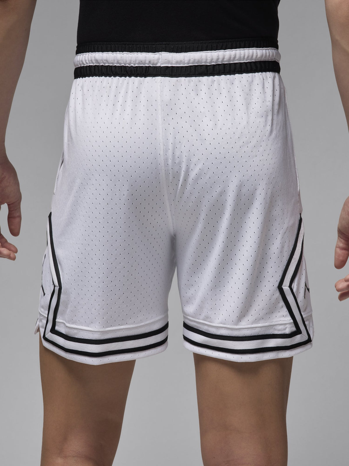 Jordan Sport Men's Dri-FIT 7" Mesh Diamond Shorts