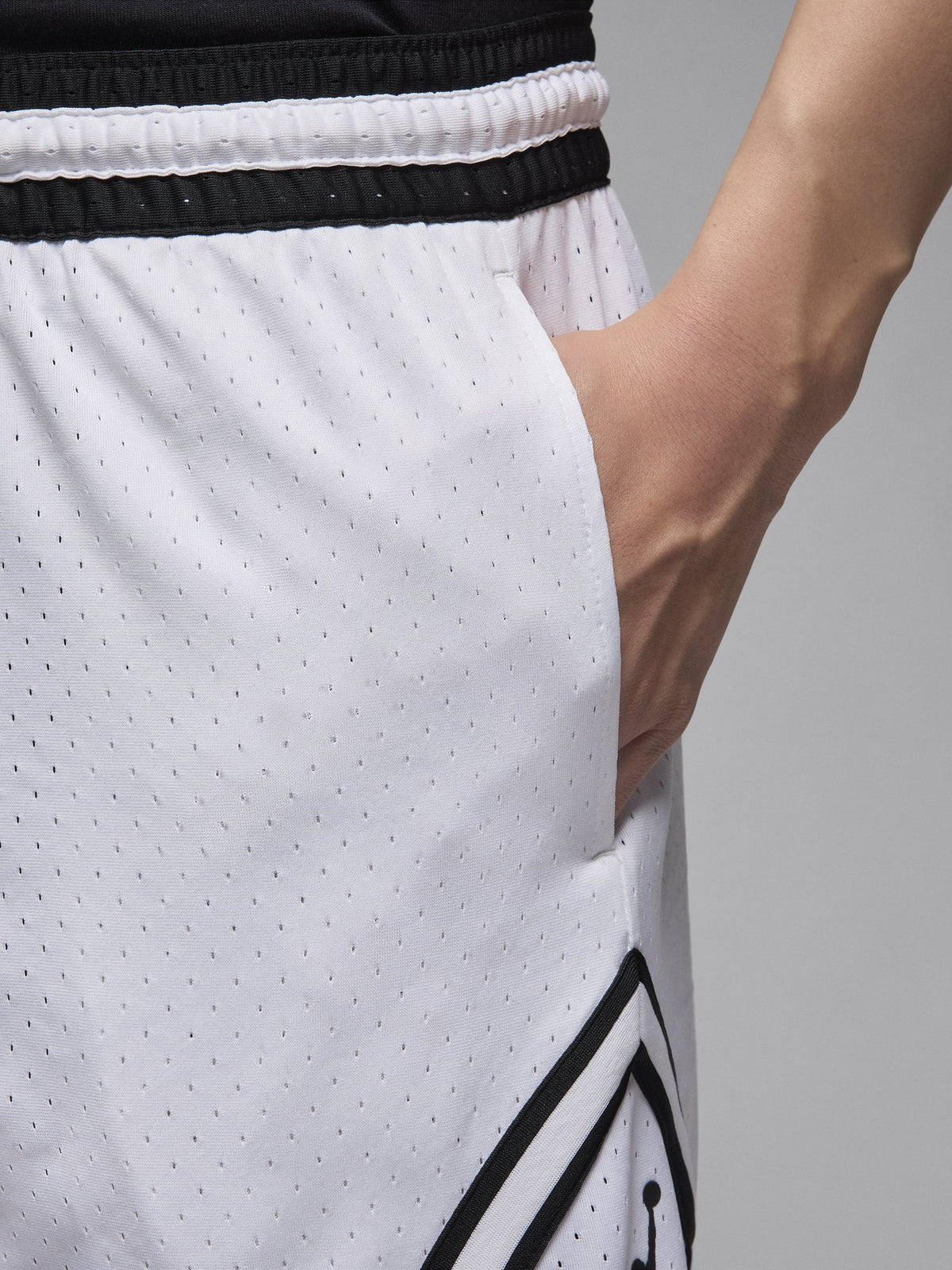 Jordan Sport Men's Dri-FIT 7" Mesh Diamond Shorts