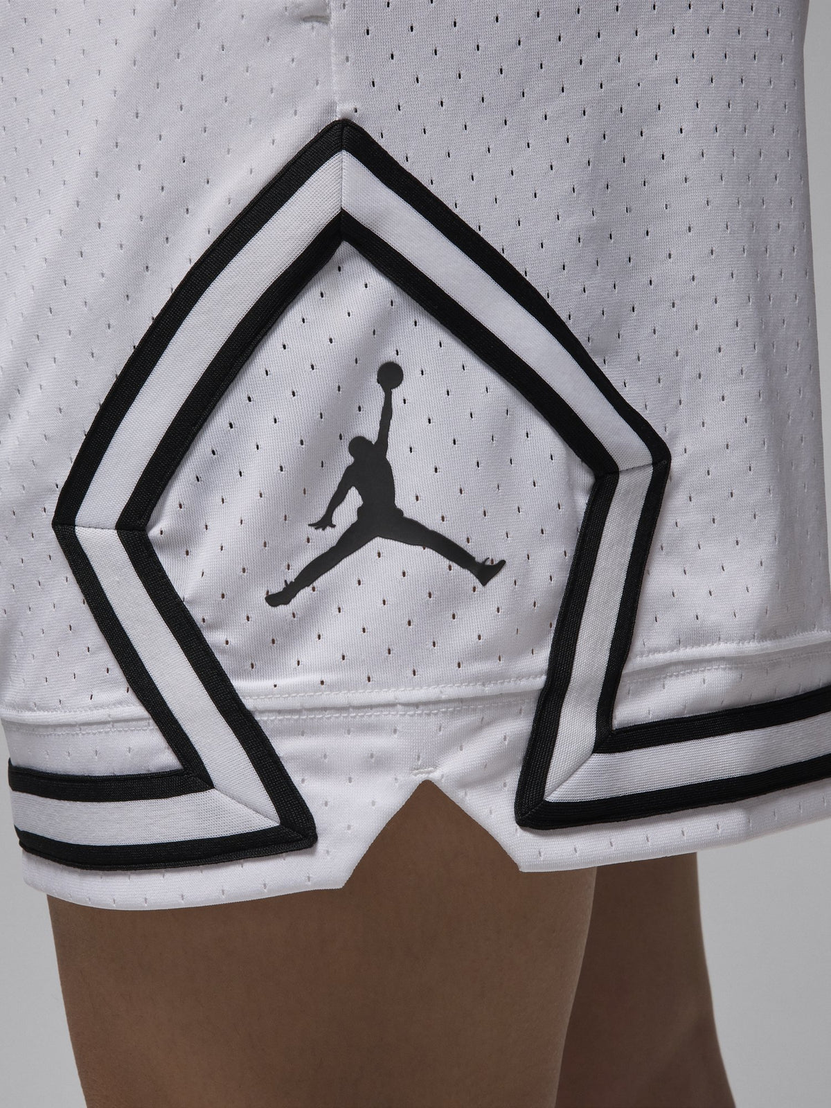 Jordan Sport Men's Dri-FIT 7" Mesh Diamond Shorts