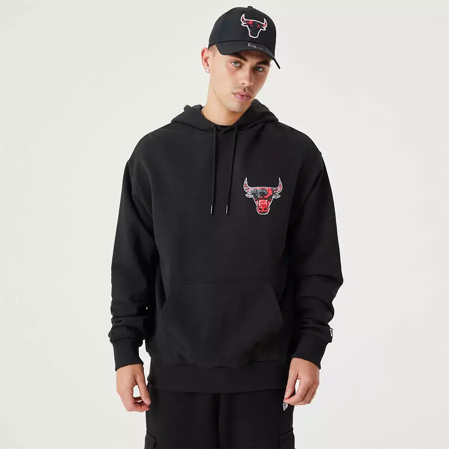 CHICAGO BULLS NBA INFILL TEAM LOGO PULLOVER HOODIE 'BLACK'